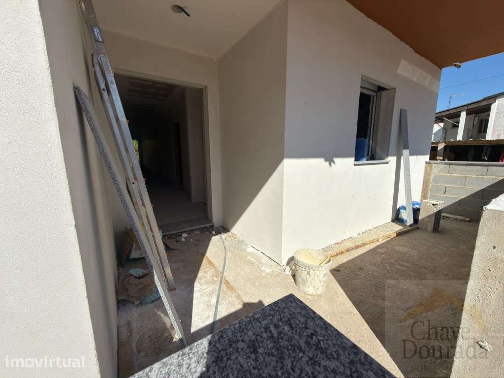 Apartamento T3 com logradouro e garagem - Mealhada - Grande imagem: 2/13