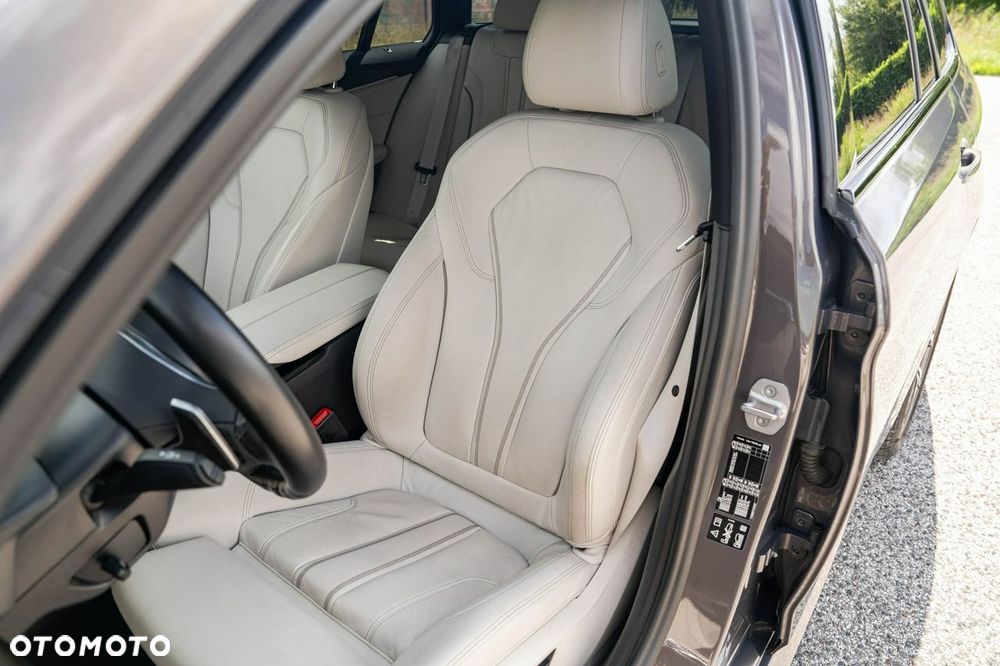 BMW Seria 5 530i xDrive mHEV M Sport sport - 27