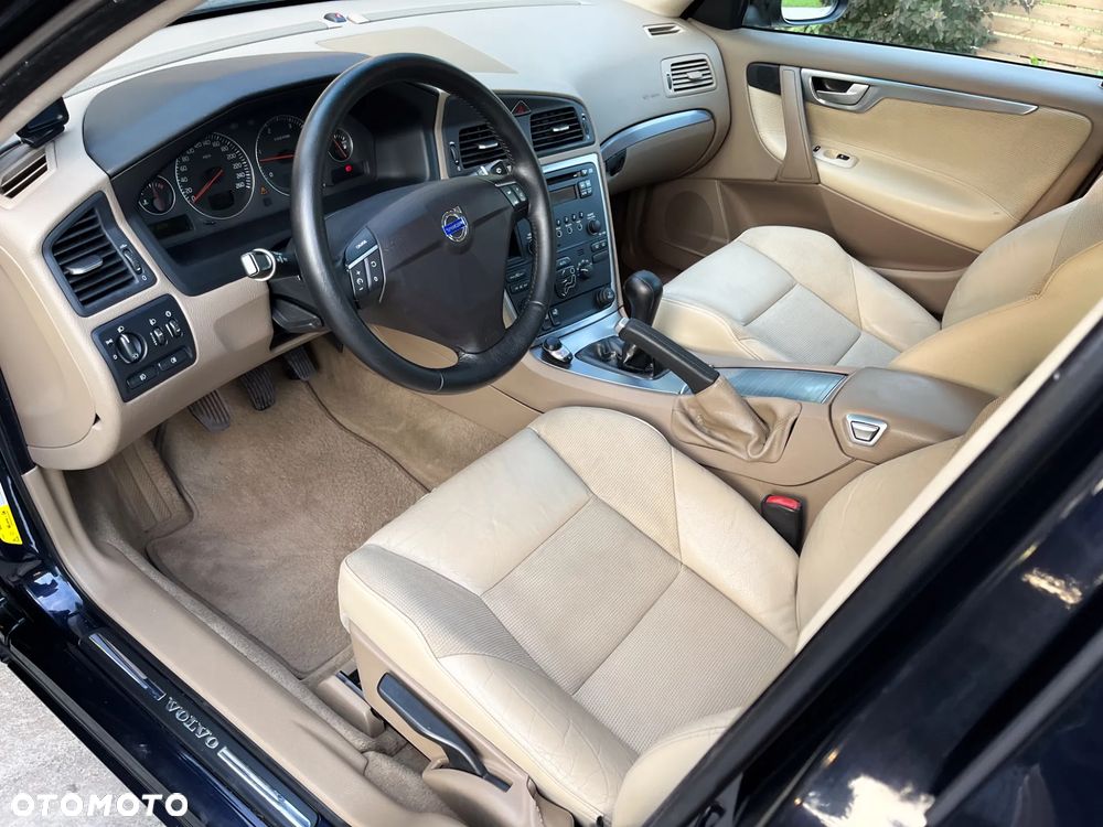 Volvo S60 2.4D Momentum - 24