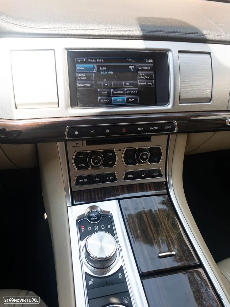 Jaguar XF Sportbrake 2.2 D Premium Luxury - 11