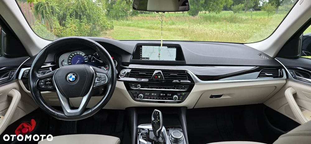 BMW Seria 5 530i GPF xDrive Sport Line sport - 14