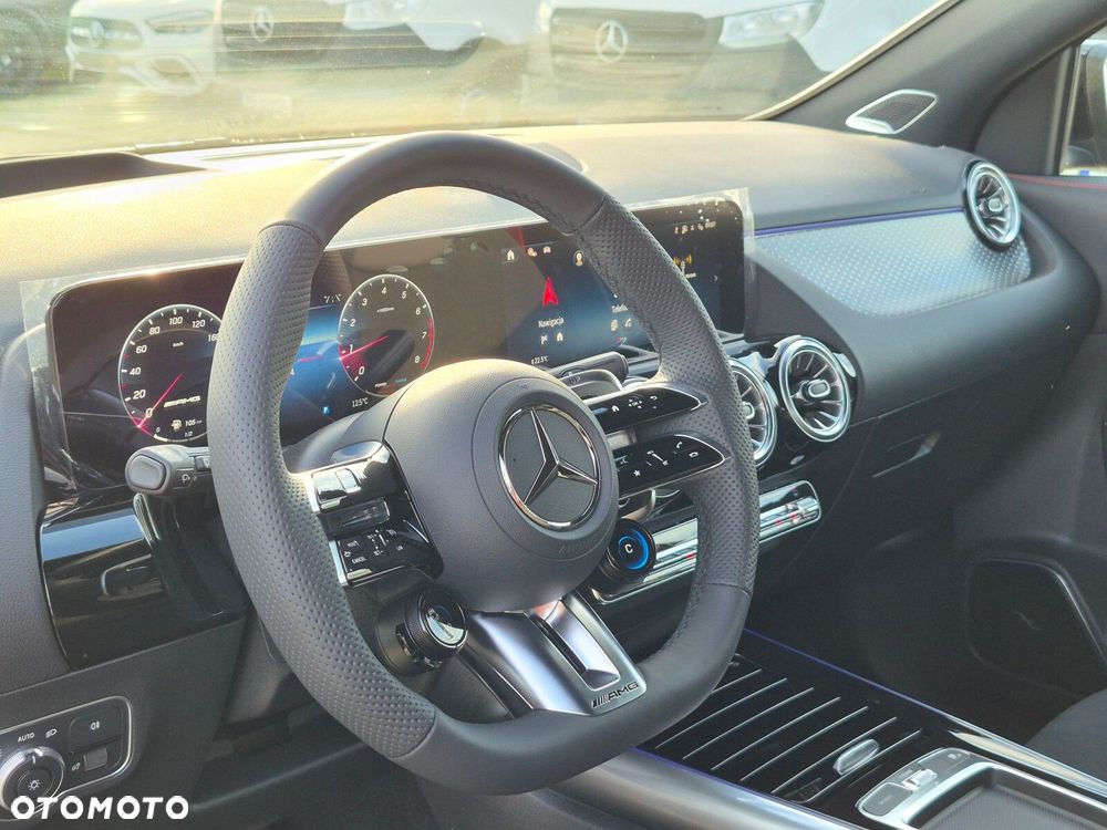 Mercedes-Benz GLA - 21