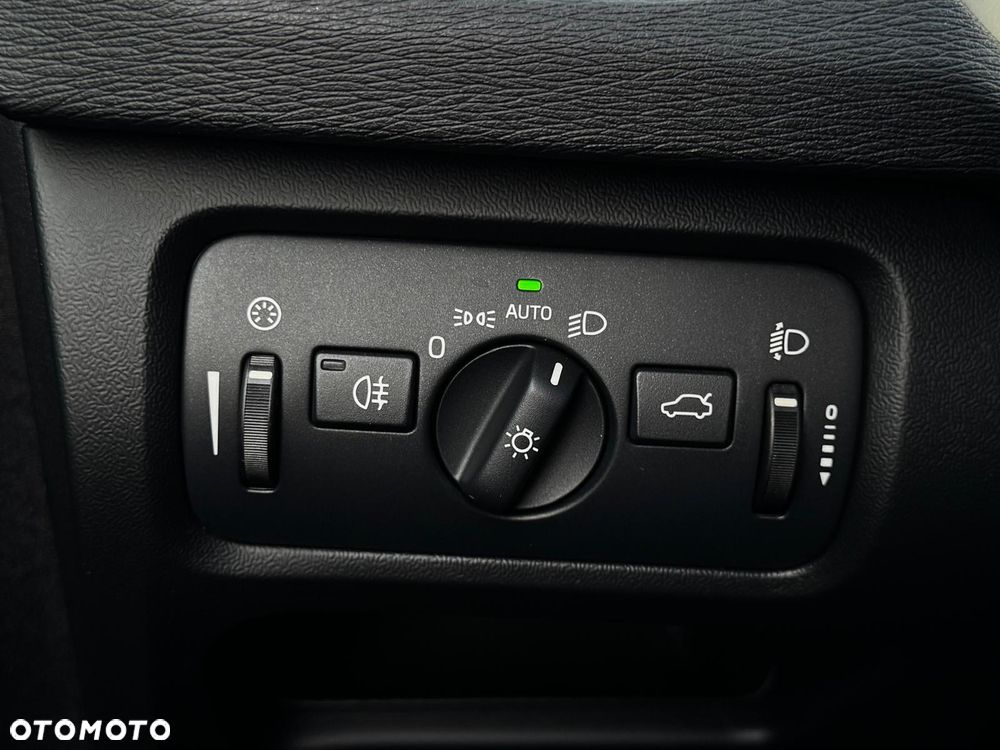 Volvo V40 D4 Inscription - 35