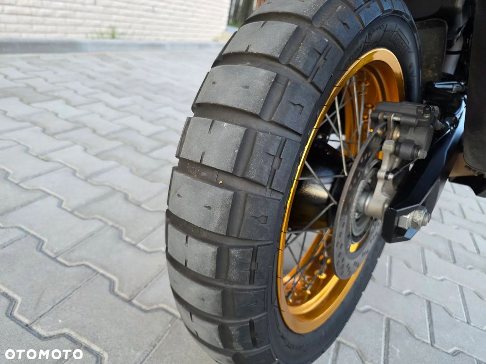 Suzuki V-STROM - 12