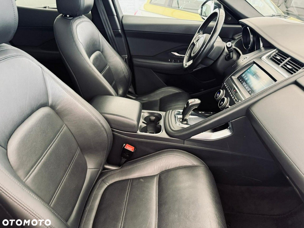 Jaguar E-Pace - 36