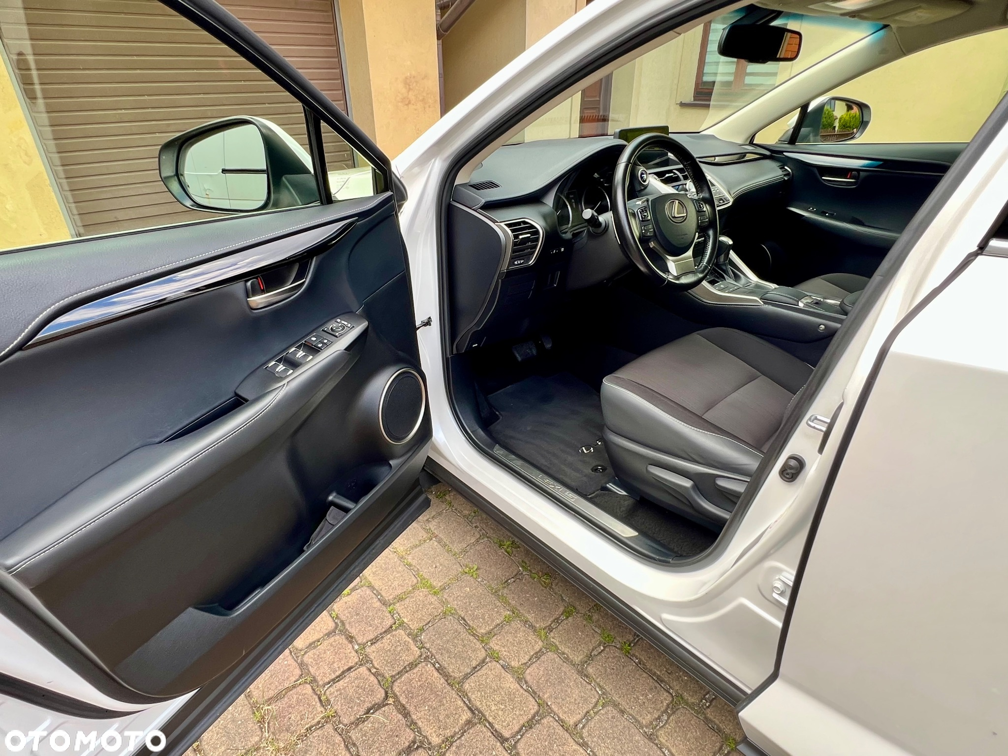 Lexus NX 300h Elegance + Business AWD - 13
