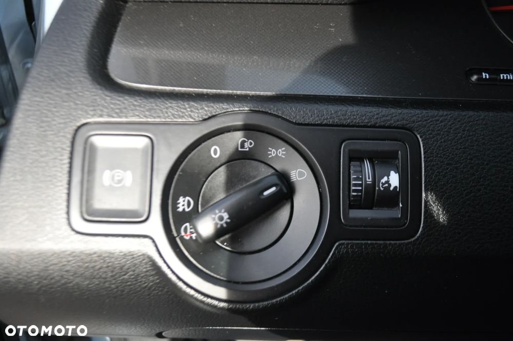 Volkswagen Passat Variant 2.0 TDI BlueMotion Technology DPF Highline - 14