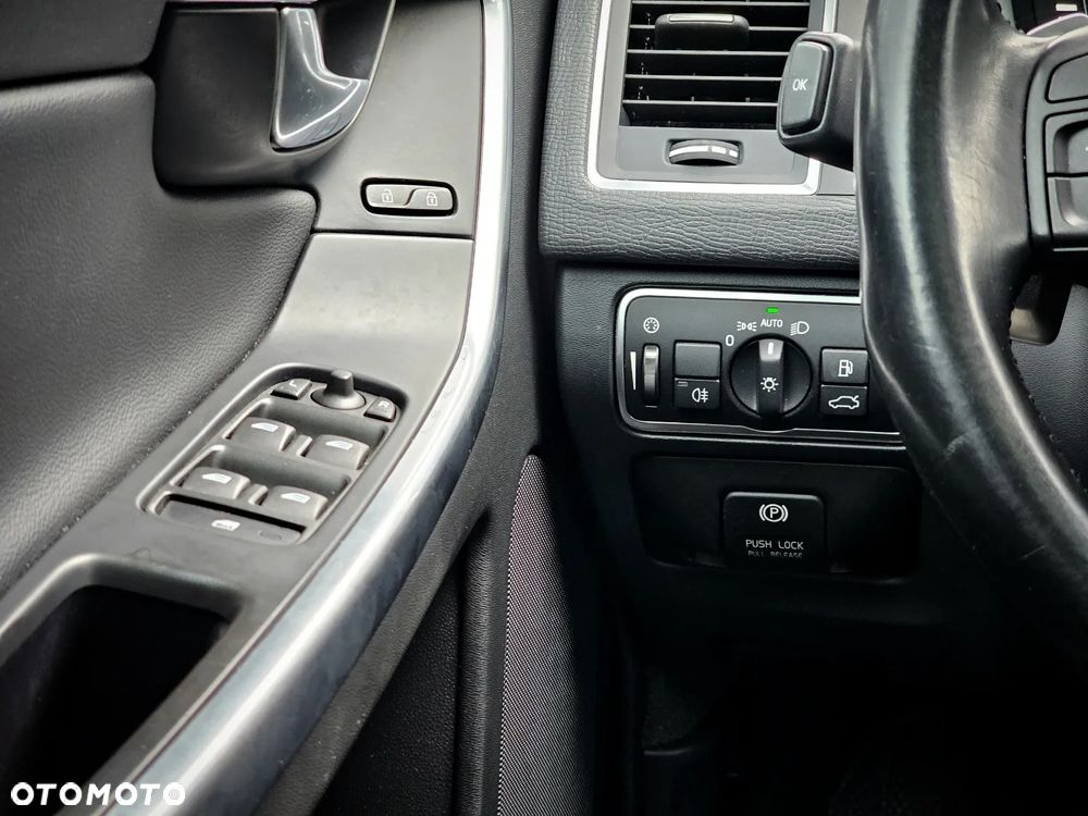 Volvo XC 60 T6 AWD Momentum - 31