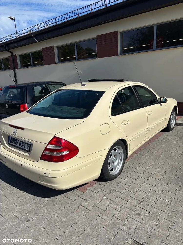 Mercedes-Benz E-Class 2005 photo 4