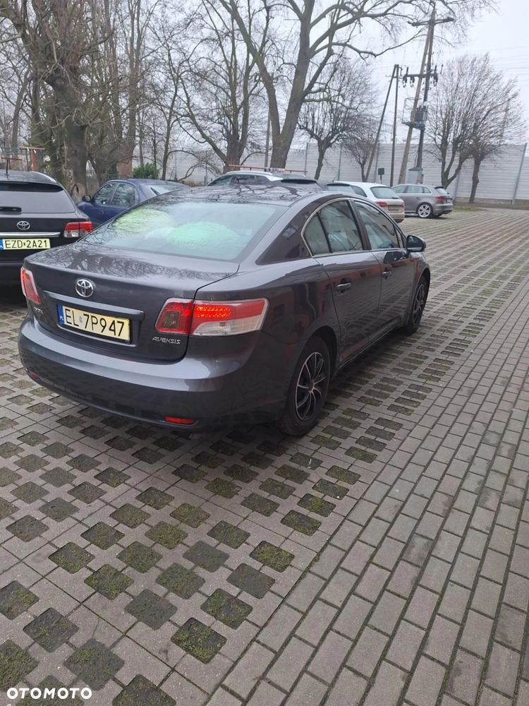 Toyota Avensis 2.0 D-4D Sol - 2