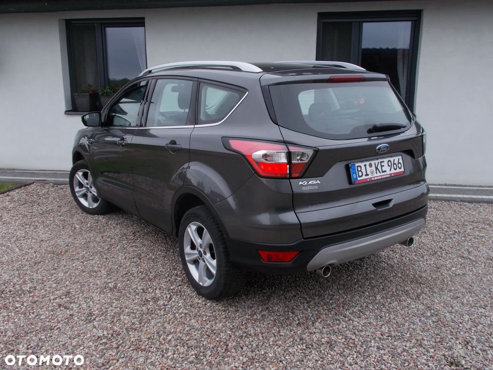 Ford Kuga 1.5 TDCi 2x4 Titanium - 4