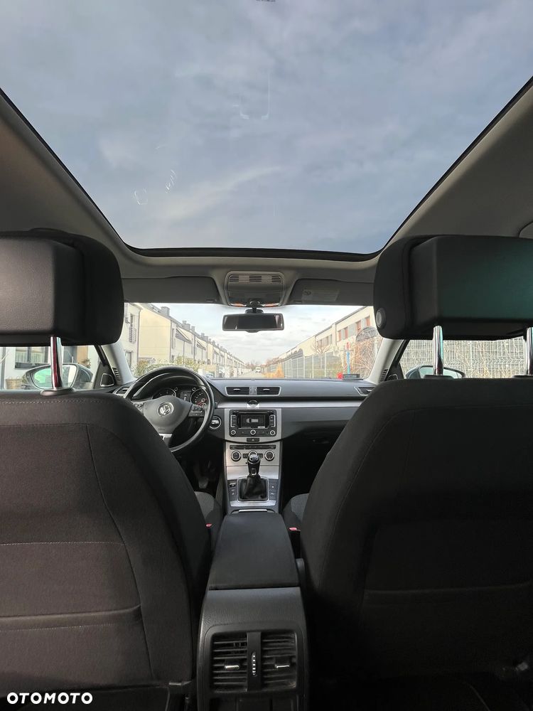 Volkswagen Passat 2.0 TDI Comfortline - 11