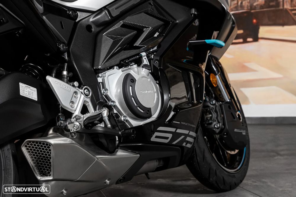 CF Moto 675SR-R - 11