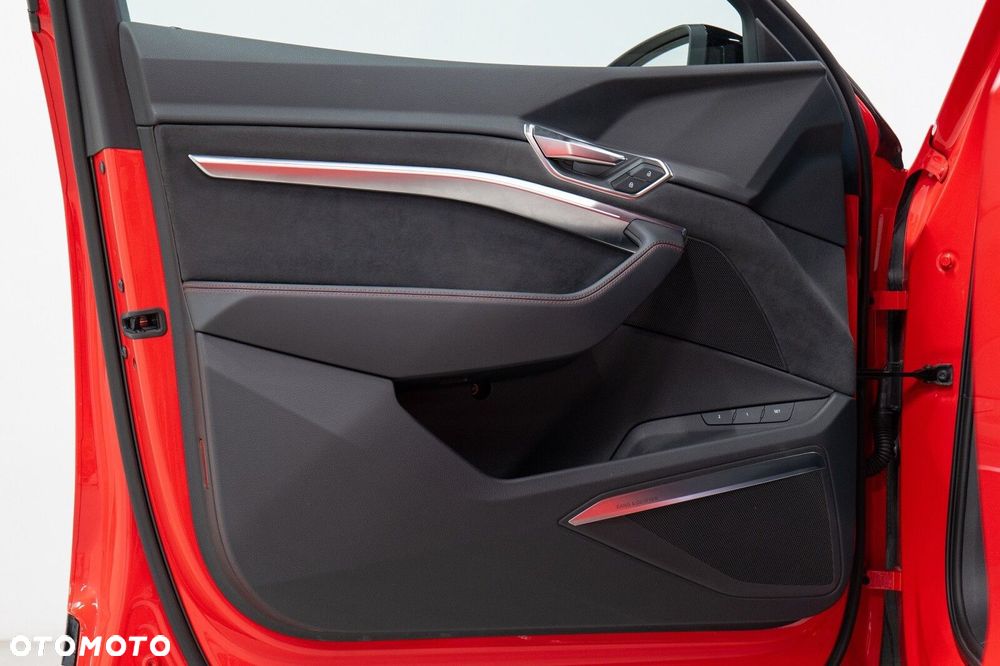 Audi Q8 Sportback e-tron - 13