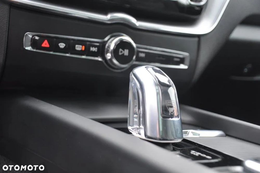 Volvo XC 60 T6 AWD Momentum - 12