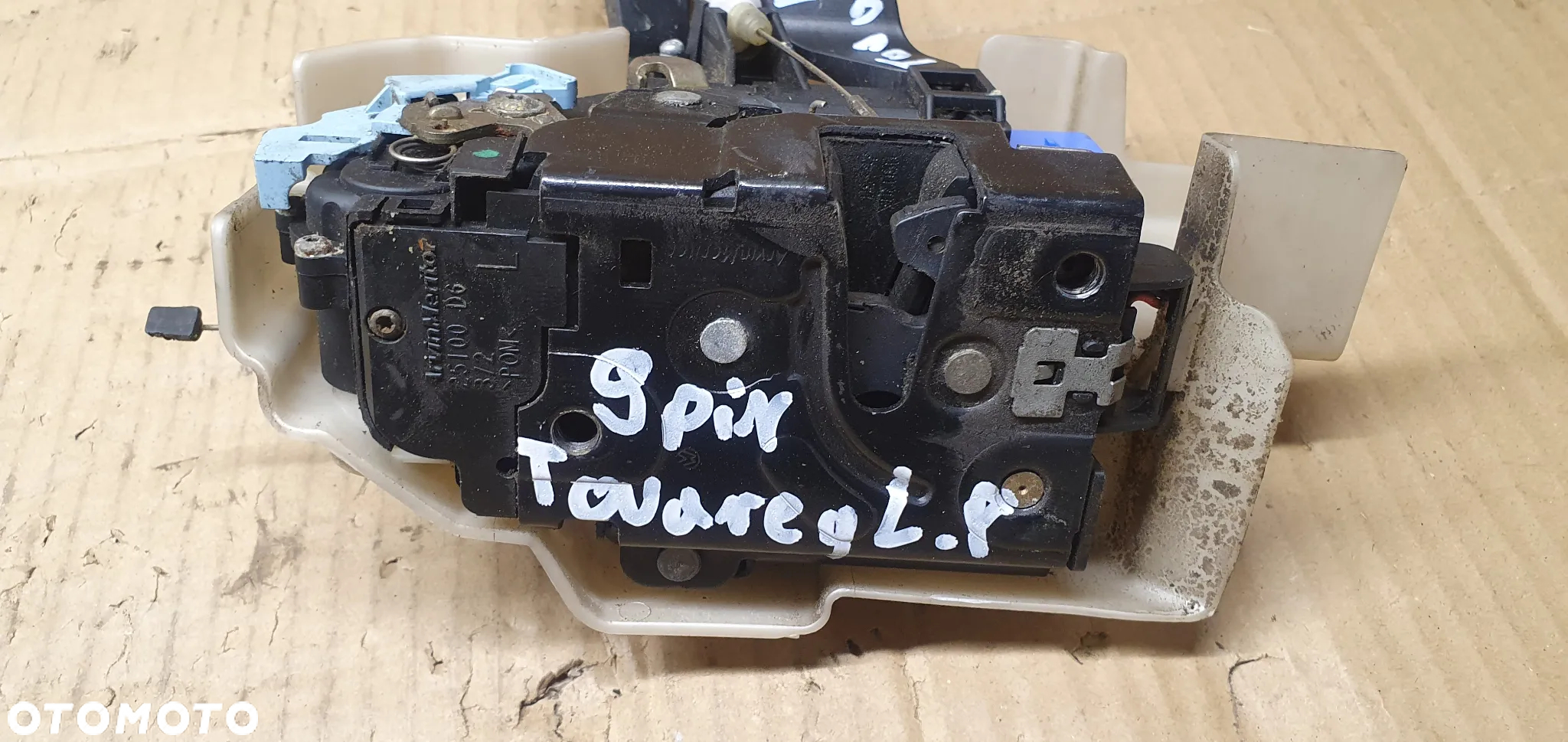 Zamek drzwi lewy przód 9 PIN VW Touareg 3D1837015 - 2