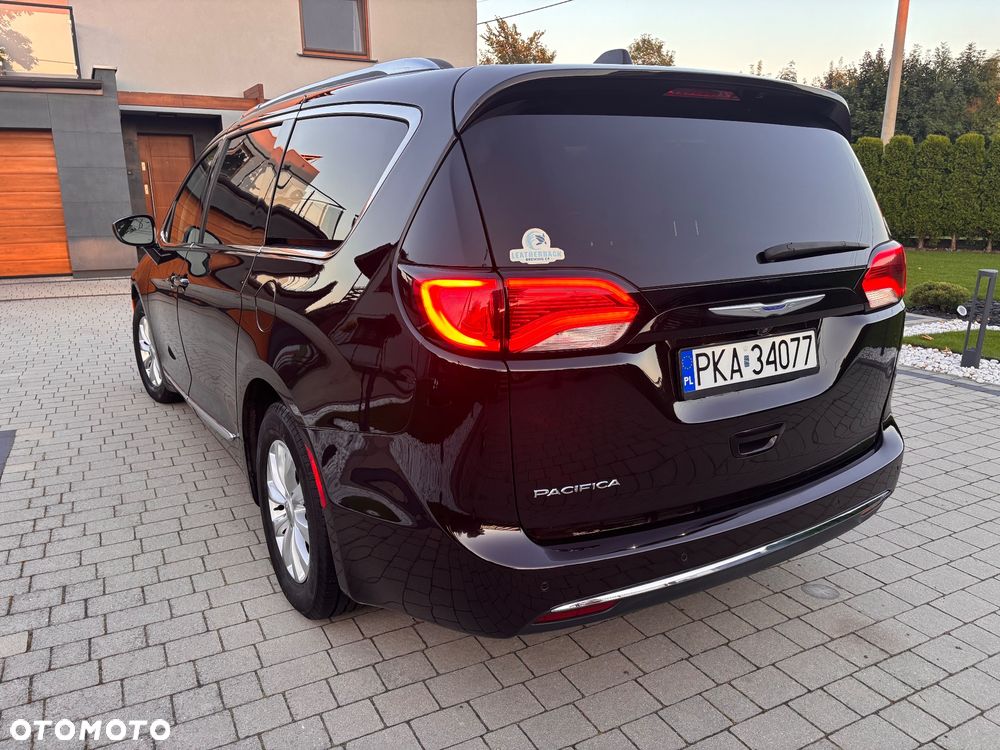 Chrysler Pacifica - 6