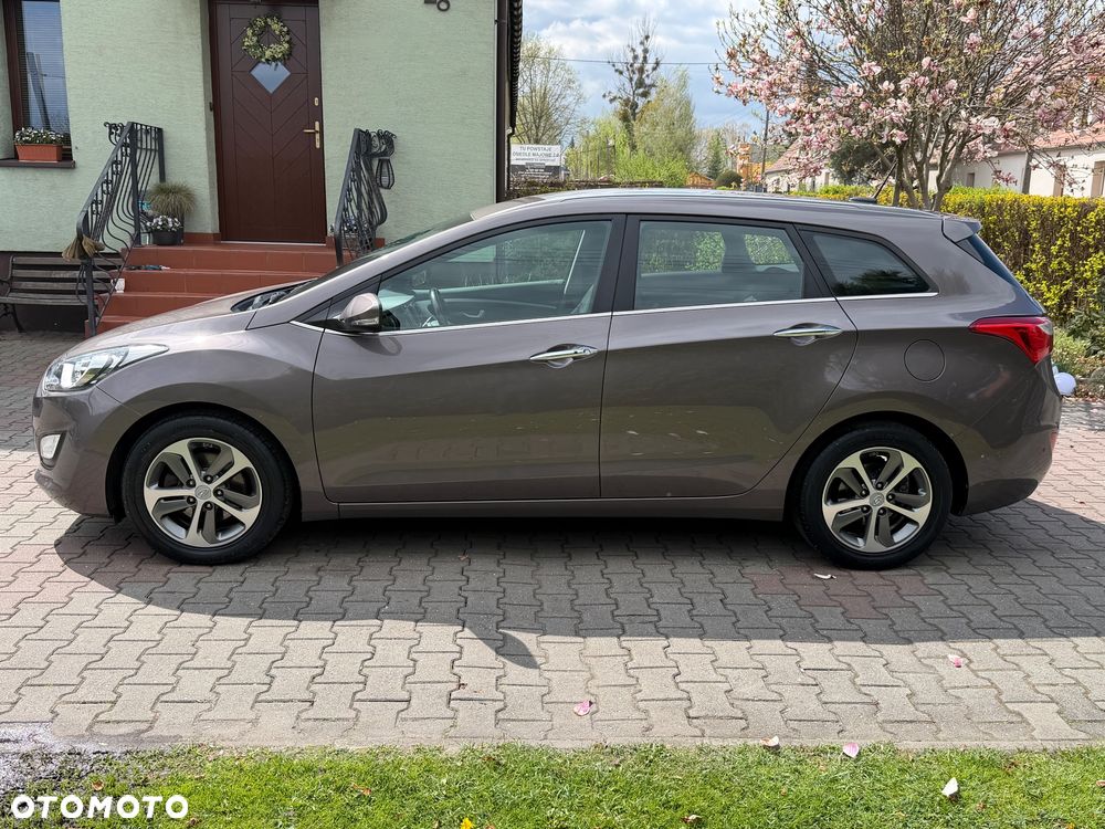 Hyundai i30 blue Kombi 1.4 YES Gold - 2