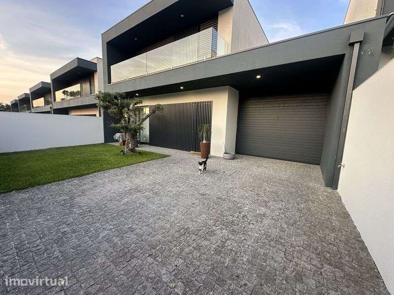 Moradia T4 (com Piscina) - Grande imagem: 2/12