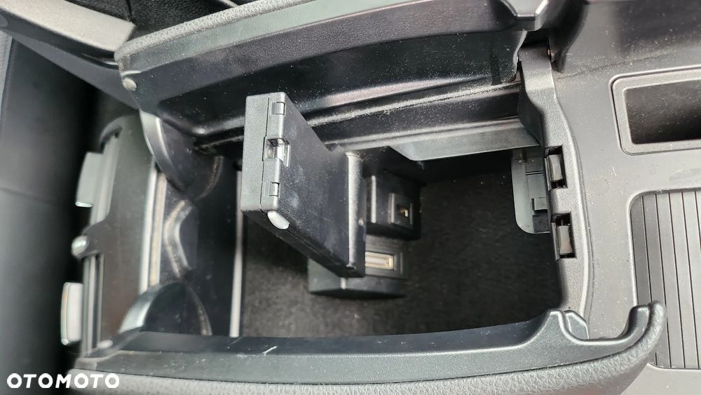 Mercedes-Benz Klasa C 180 (BlueEFFICIENCY) 7G-TRONIC Avantgarde - 15