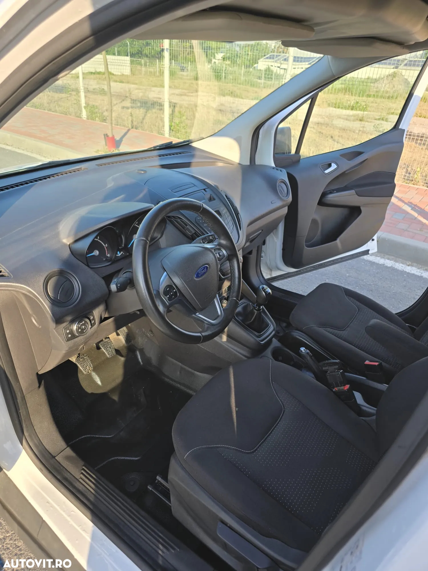 Ford Courier - 12