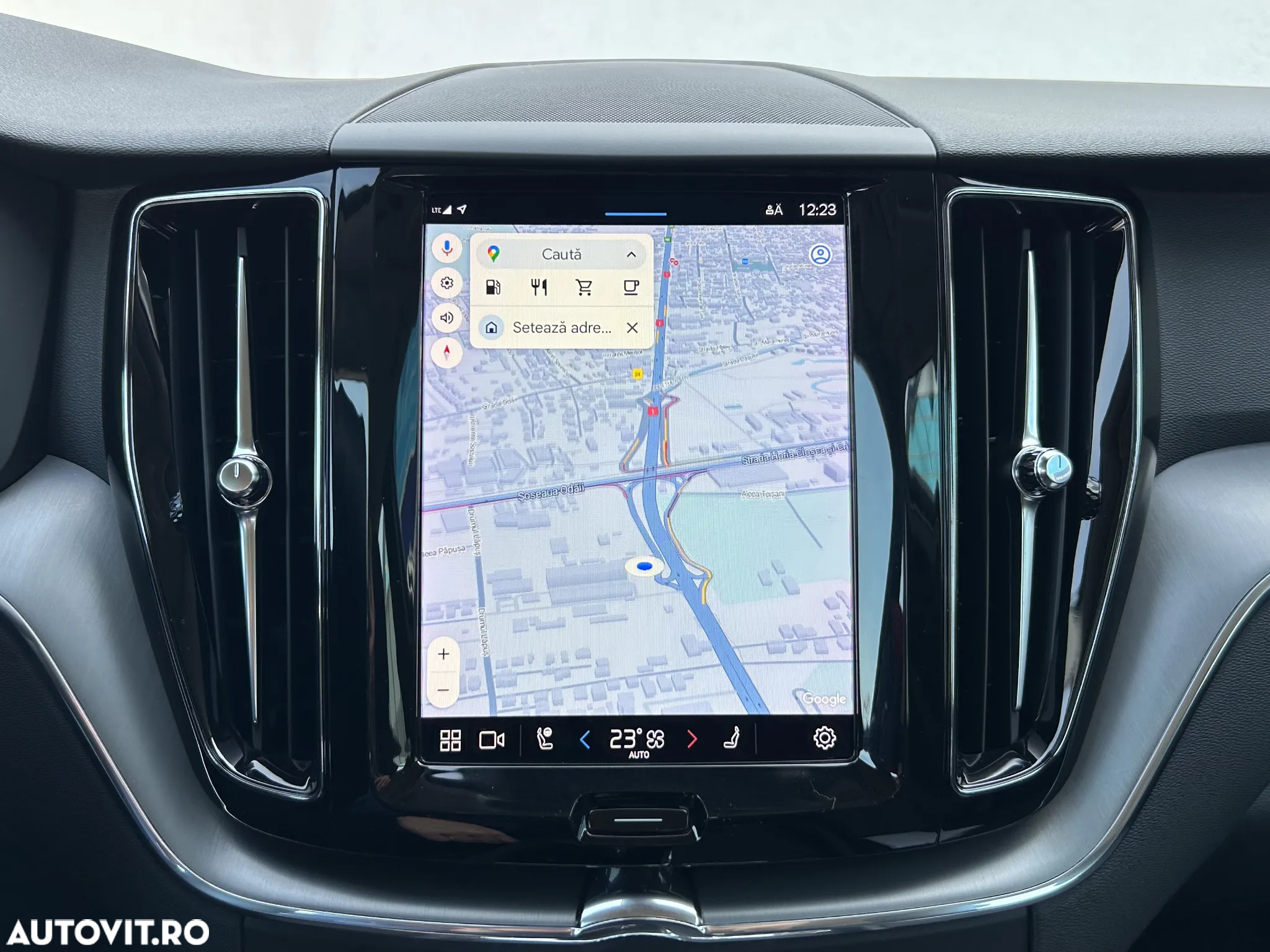 Volvo XC 60 B5 MHEV AT8 AWD Momentum Pro - 35