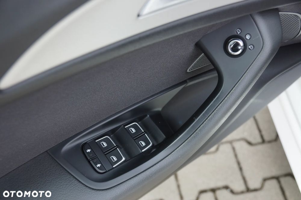 Audi A6 Avant 2.0 TDI quattro S tronic - 25
