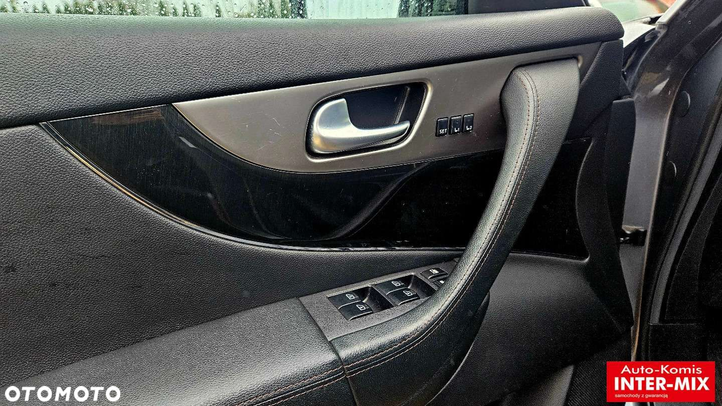 Infiniti QX70 - 37