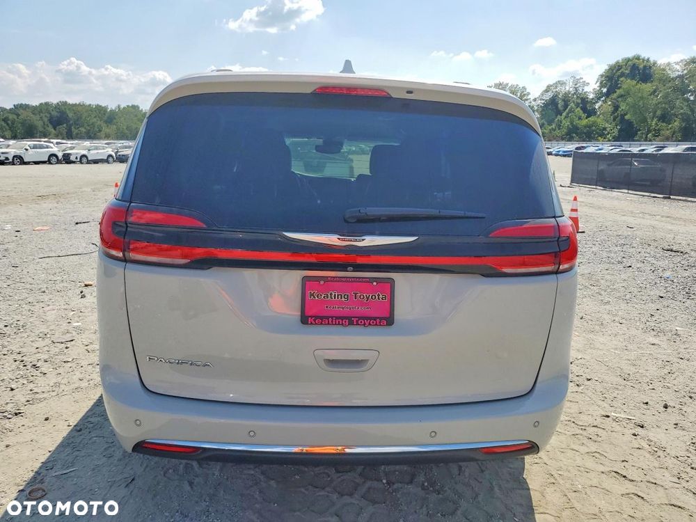 Chrysler Pacifica - 6