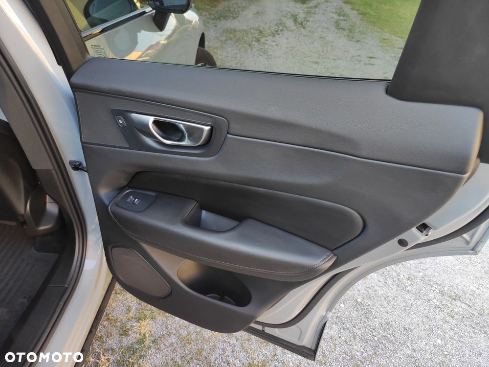 Volvo XC 60 B5 B AWD Plus Dark - 25