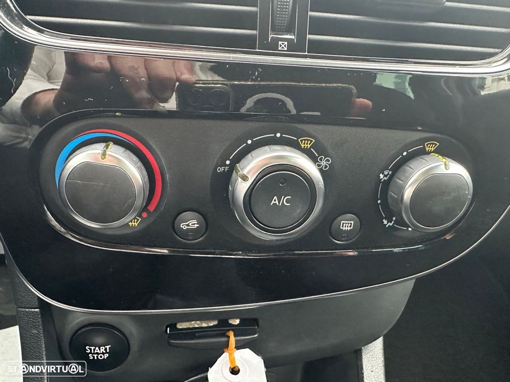 Renault Clio 0.9 TCe Limited Bi-Fuel - 23