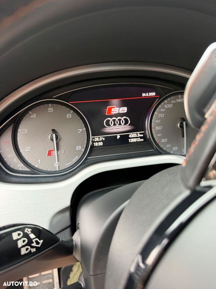 Audi S8 - 6