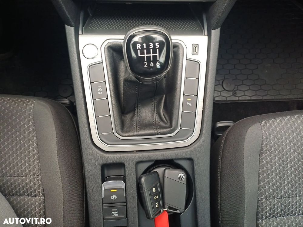 Volkswagen Passat 1.5 TSI ACT Advance - 17
