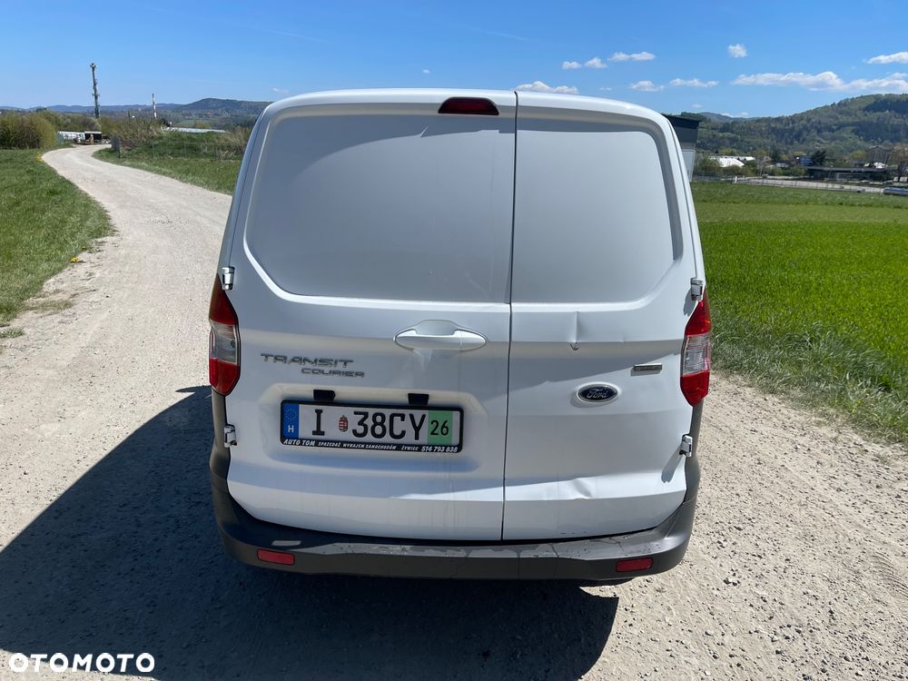 Ford Courier - 13