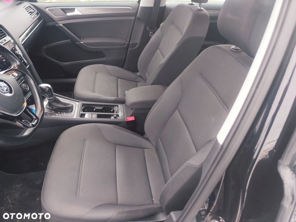 Volkswagen Golf - 10