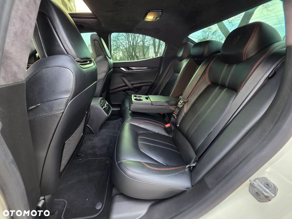 Maserati Ghibli S GranSport - 23