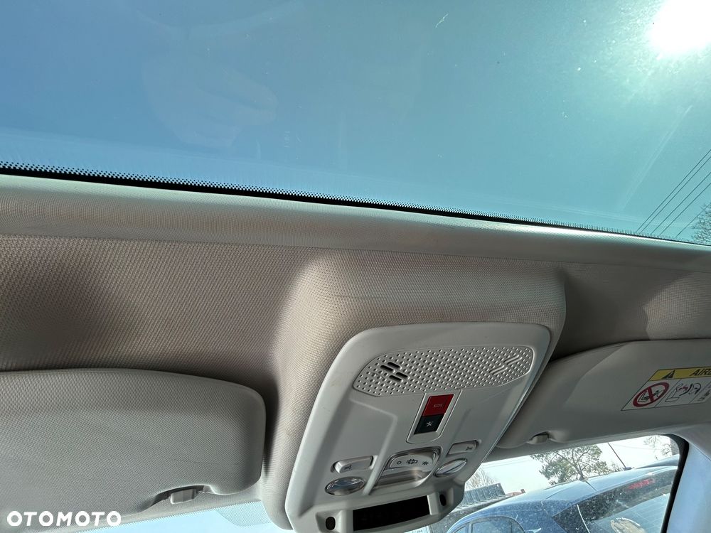 Peugeot 208 - 34