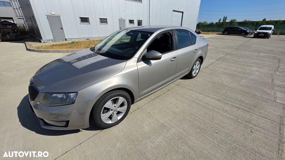 Skoda Octavia 1.6 TDI DSG Style - 8