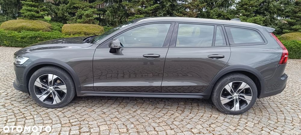 Volvo V60 Cross Country - 8