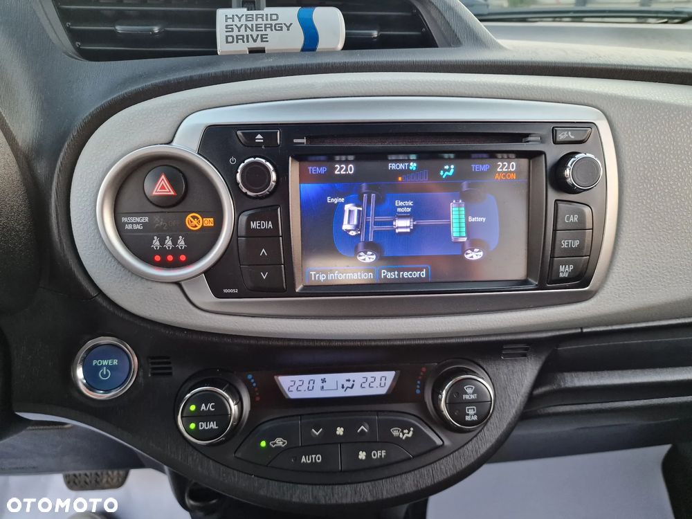 Toyota Yaris Hybrid 100 Business Edition - 8