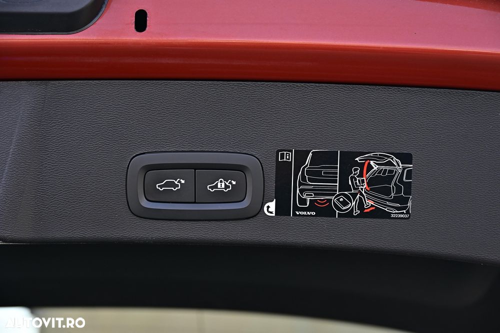 Volvo XC 40 D4 AWD Geartronic R-Design - 24