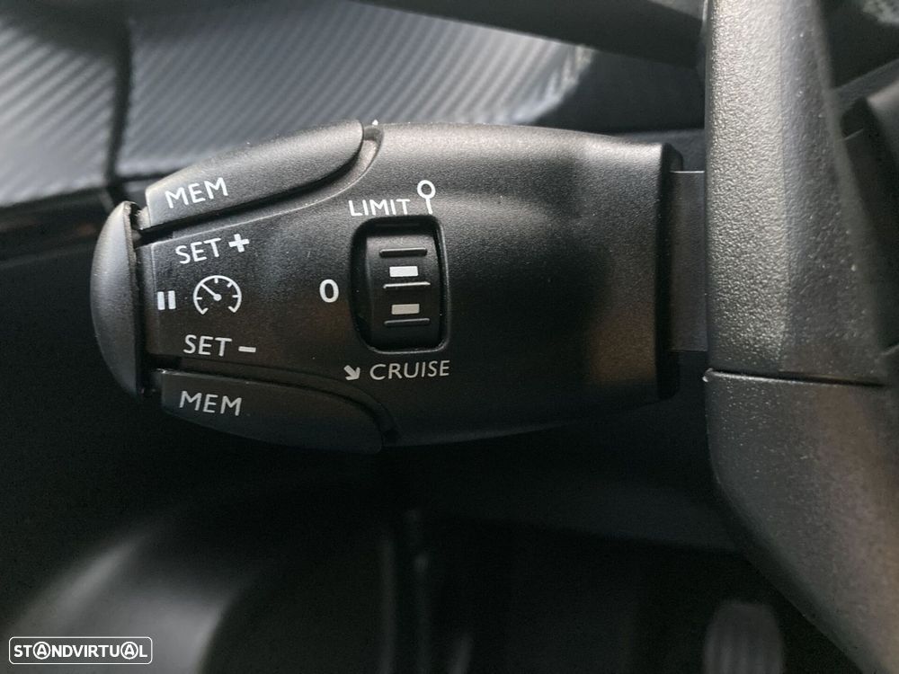 Peugeot 2008 1.2 PureTech Allure Pack - 18