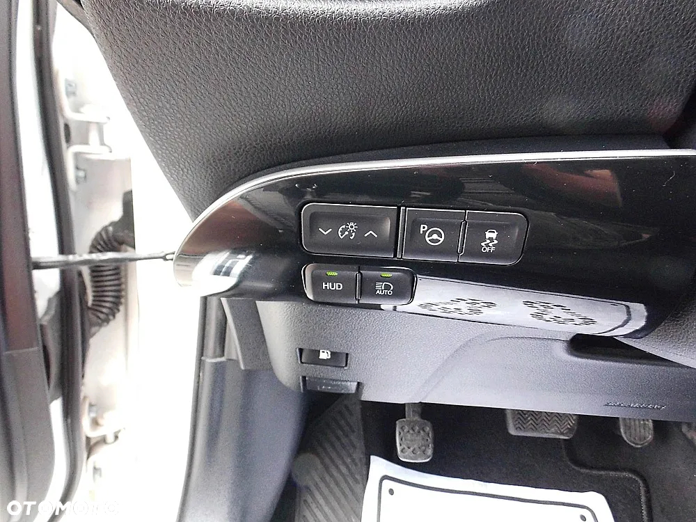 Toyota Prius 1.8 HSD Active - 22