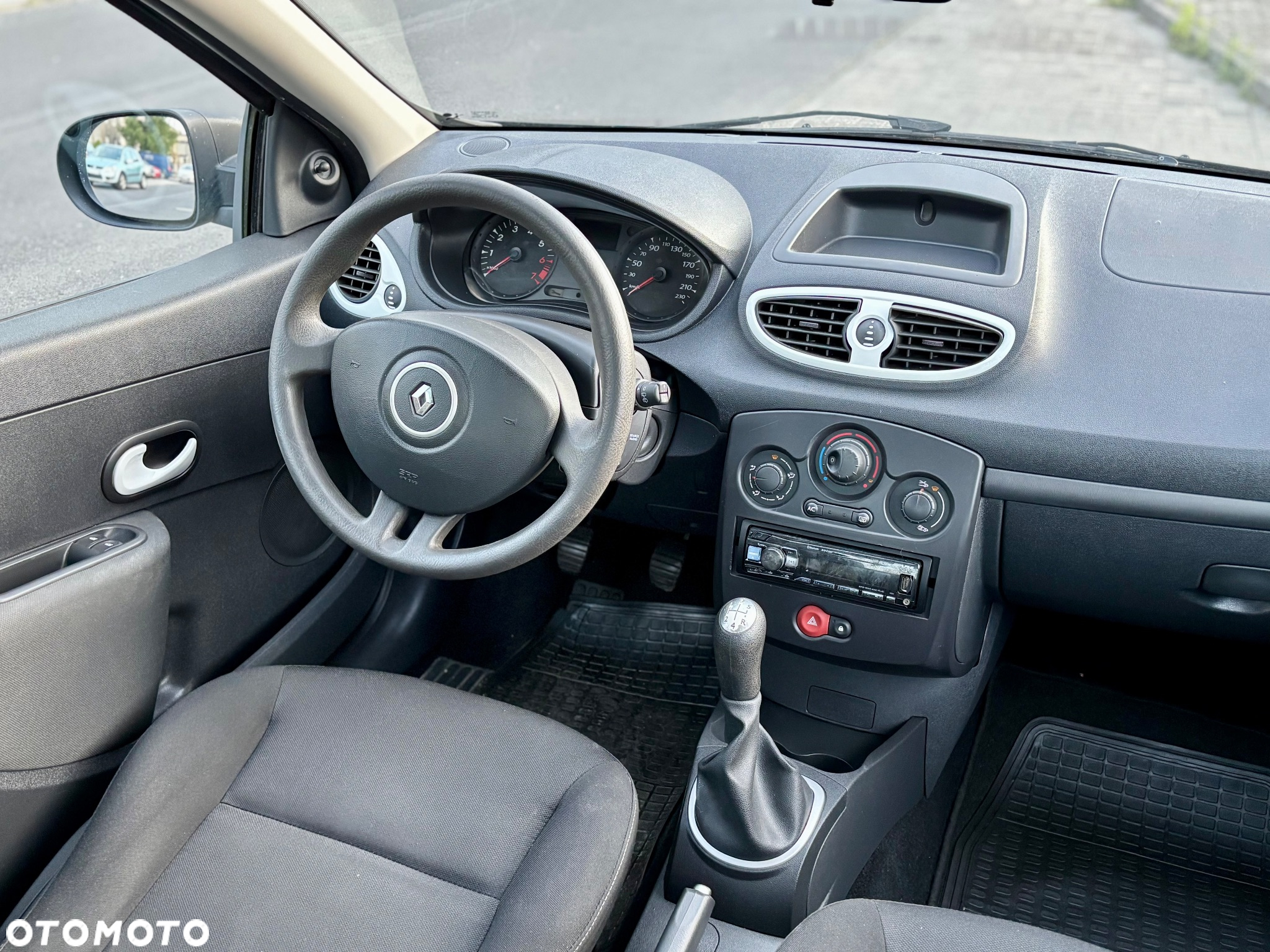 Renault Clio 1.2 16V 75 Yahoo - 5