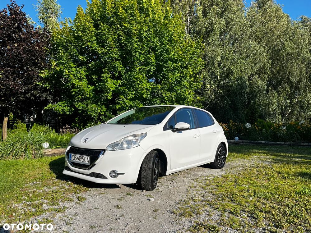Peugeot 208 2013 photo 3
