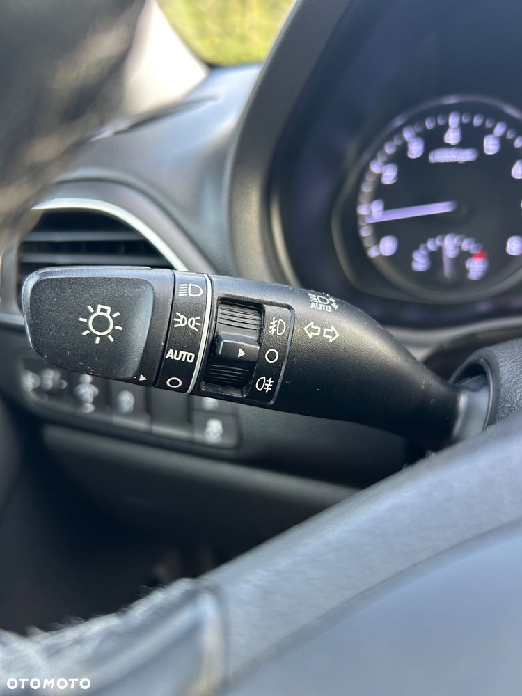 Hyundai i30 1.5 DPI Classic + - 21