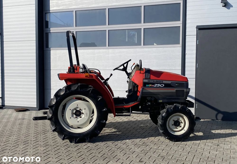 Mitsubishi MTM 250 Mini traktor Ciągnik Traktorek 4x4 Wspomaganie kierownicy - 5