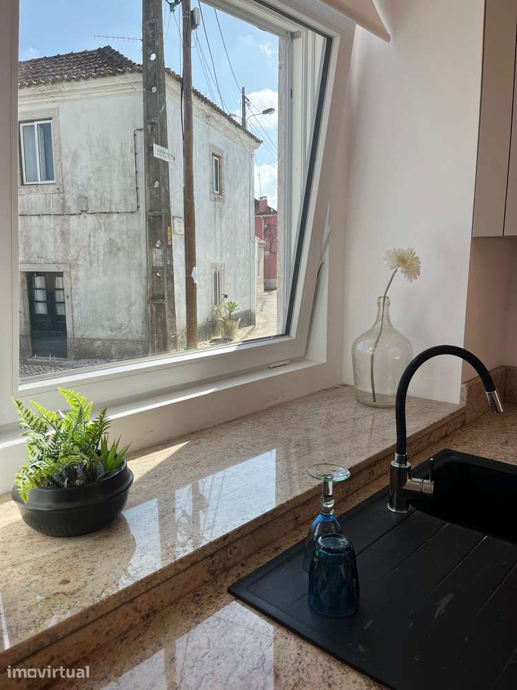 T1 inserido em pequeno condomínio privado com terraço - Grande imagem: 4/18
