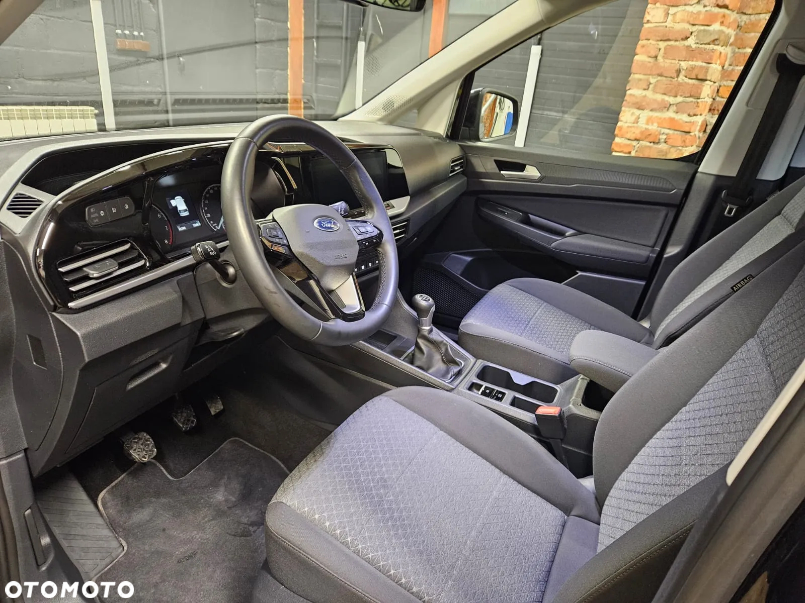 Ford Tourneo Connect 1.5 EcoBoost Titanium - 8