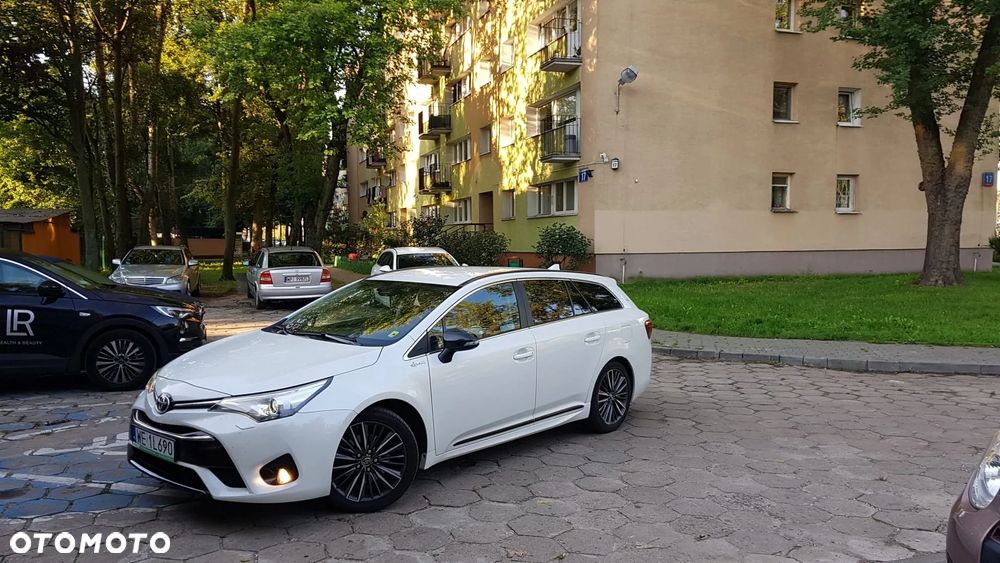 Toyota Avensis 2.0 D-4D Selection - 8
